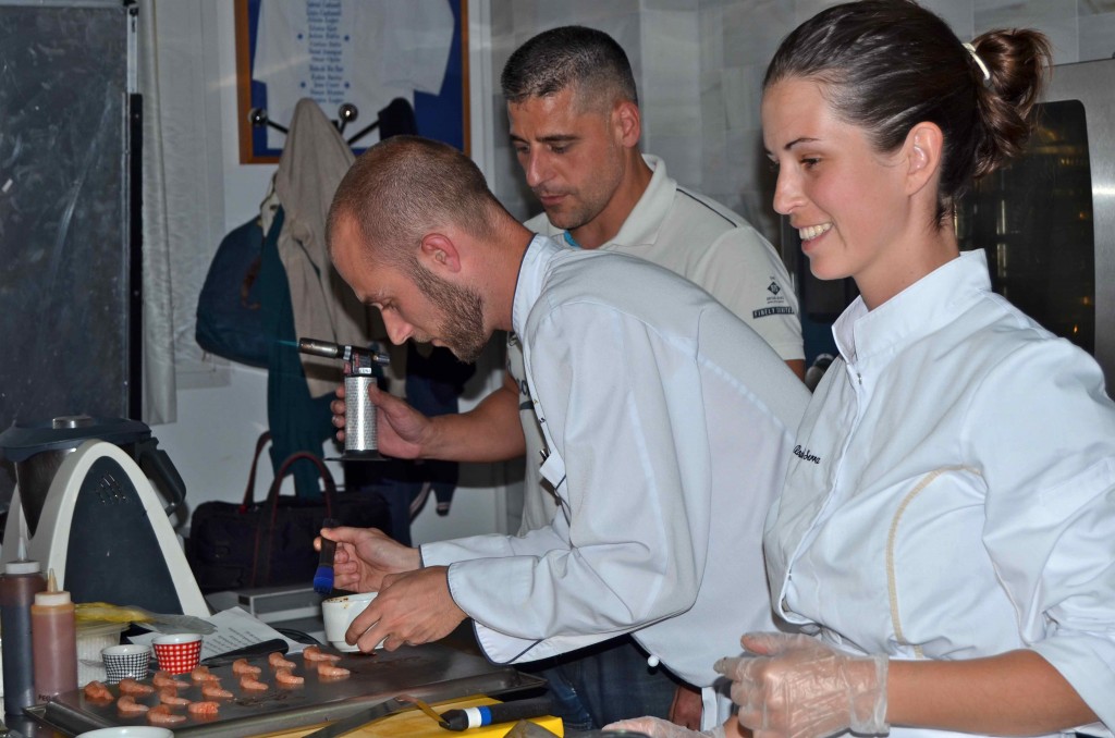 Pablo Mariñas soasando unas gambas de Sóller