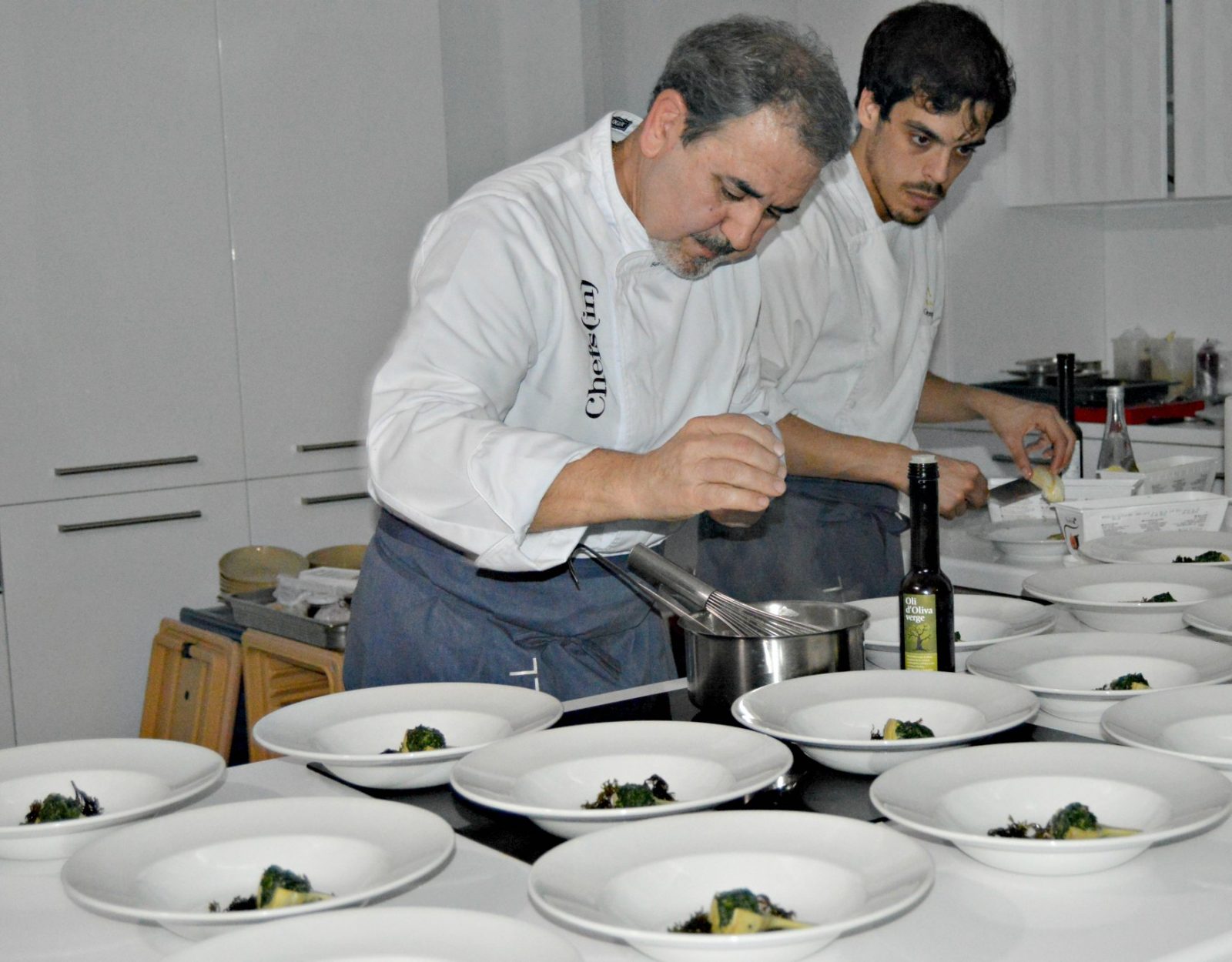 Benet Vicens termina uno de los platos