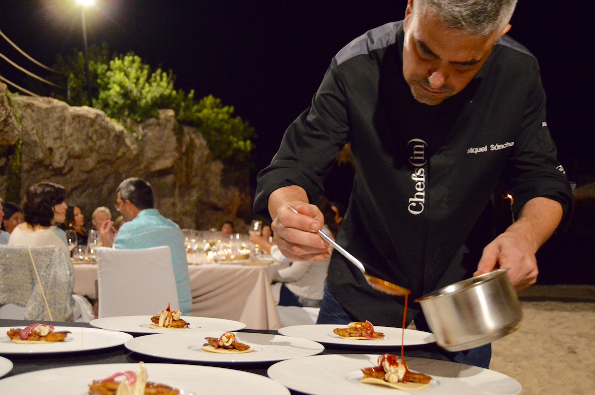 Hidden Kitchen con Miquel Sanchez en Gran Melia de Mar - Miquel emplatando